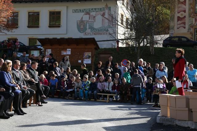 ein Volksfest für eine der modernsten Schulen Tirols