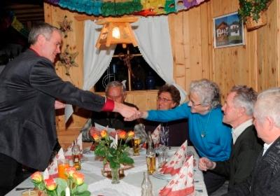 Bezirkshauptmann Hauser gratuliert Volderauer